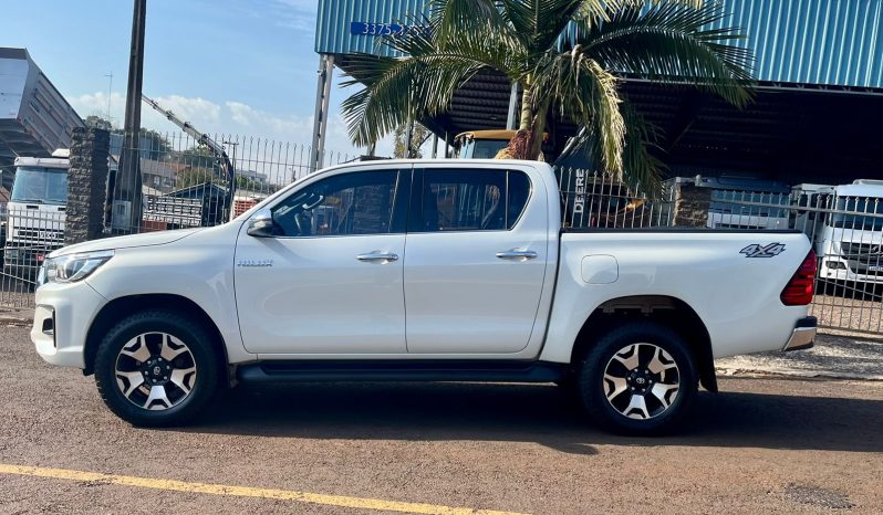Toyota Hilux SRX 4×4 [2020] cheio