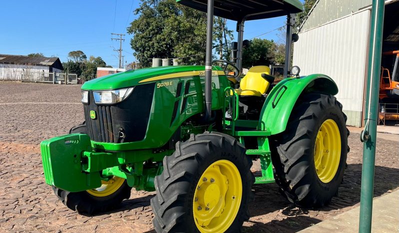 John Deere 5078e 4×4 [2021] cheio