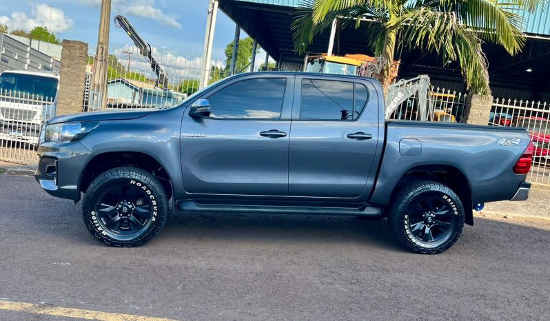 Toyota Hilux SR 4×4 [2020] #m1874 cheio