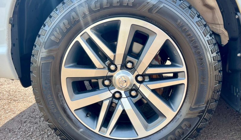 Toyota Hilux SRV 4×4 [2020] cheio