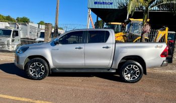 Toyota Hilux SRX 4×4 [2022] cheio