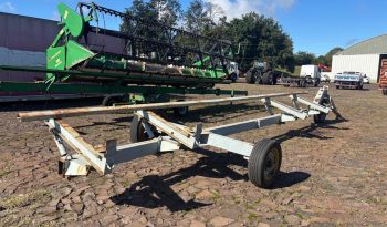 Carreta de transporte de plataforma Grasmec cheio